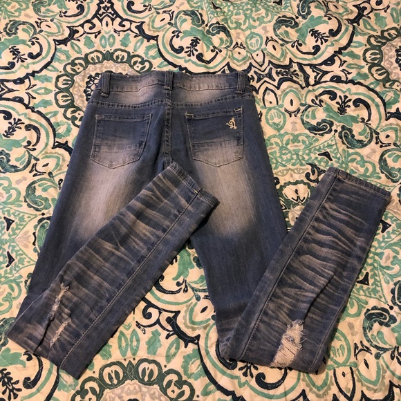 Distressed jeans - Picture 2 of 4